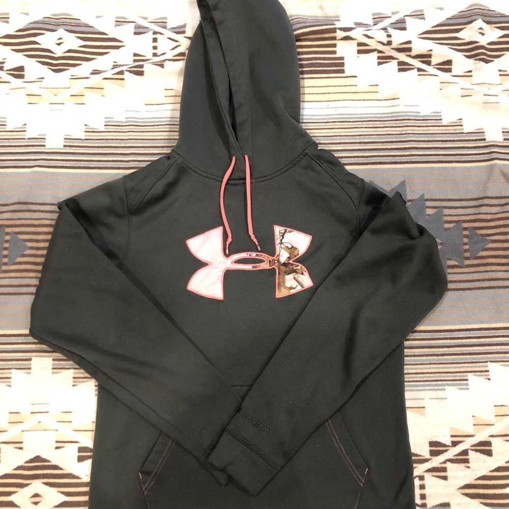 Under Armor Cold Gear sweatshirt